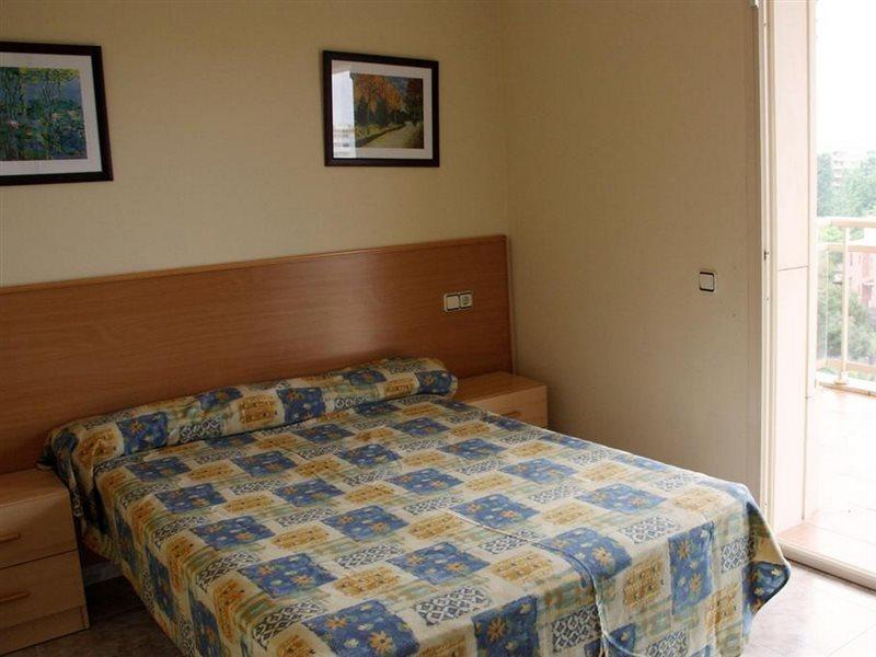 Apartamentos Imperial Салоу Экстерьер фото