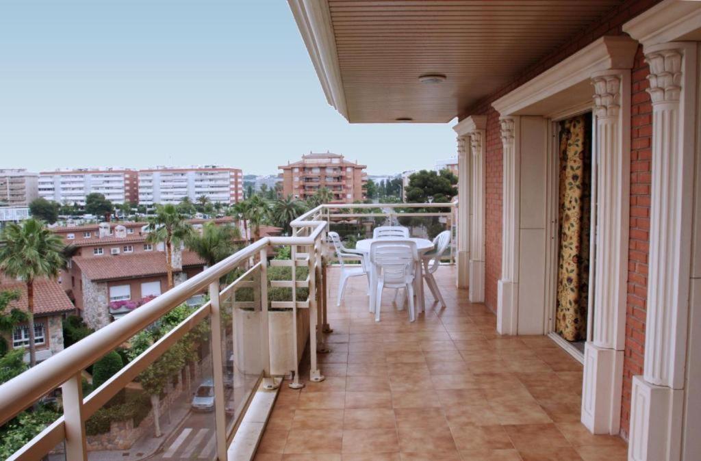 Apartamentos Imperial Салоу Экстерьер фото
