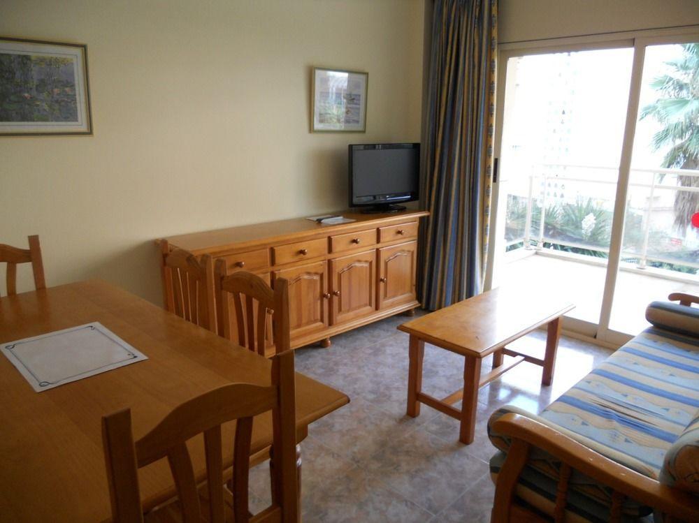 Apartamentos Imperial Салоу Экстерьер фото