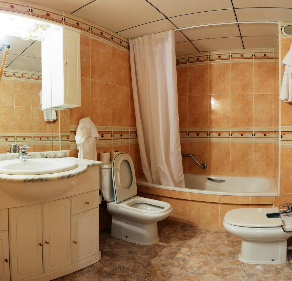 Apartamentos Imperial Салоу Экстерьер фото
