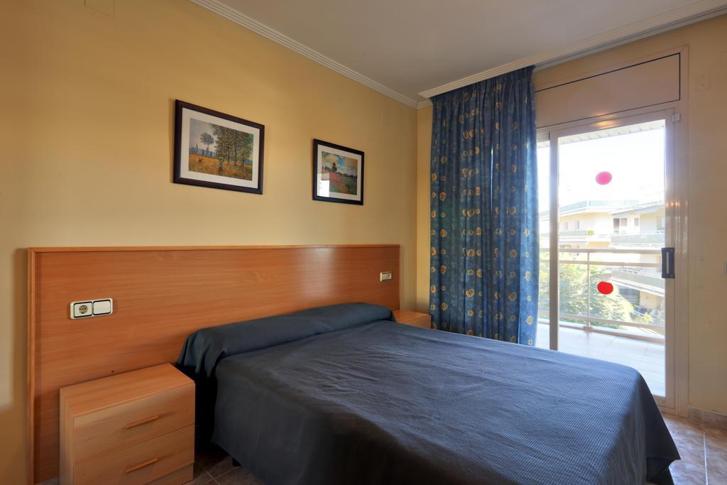 Apartamentos Imperial Салоу Экстерьер фото