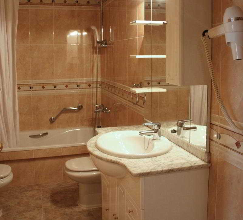Apartamentos Imperial Салоу Экстерьер фото